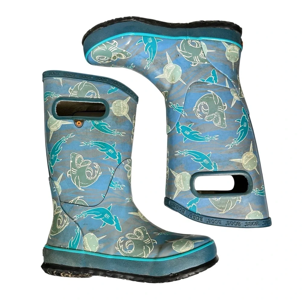 BOGS Pull-on Rubber Rain Boots in shark print